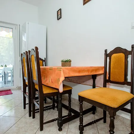 Appartamento For Families With Children Palit, Rab - 4990 Palit