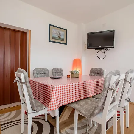Apartment With A Parking Space Palit, Rab - 4990 *