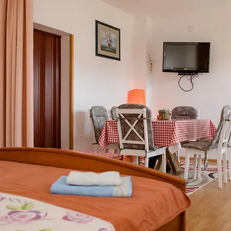 Apartment With A Parking Space Palit, Rab - 4990