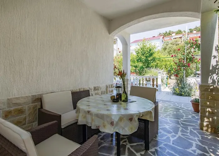 For Families With Children Palit, Rab - 4990 Palit